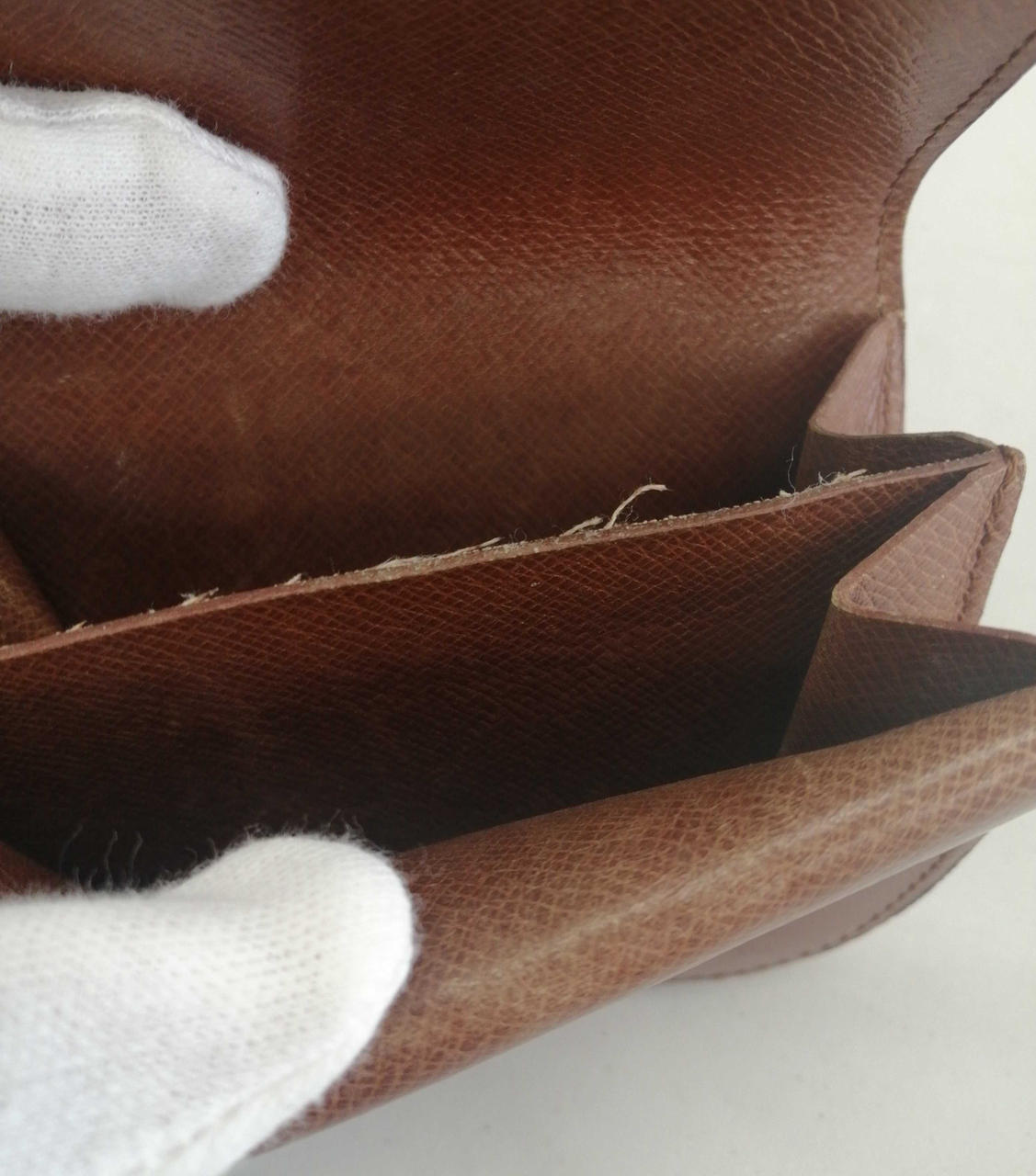 ホツれあります。