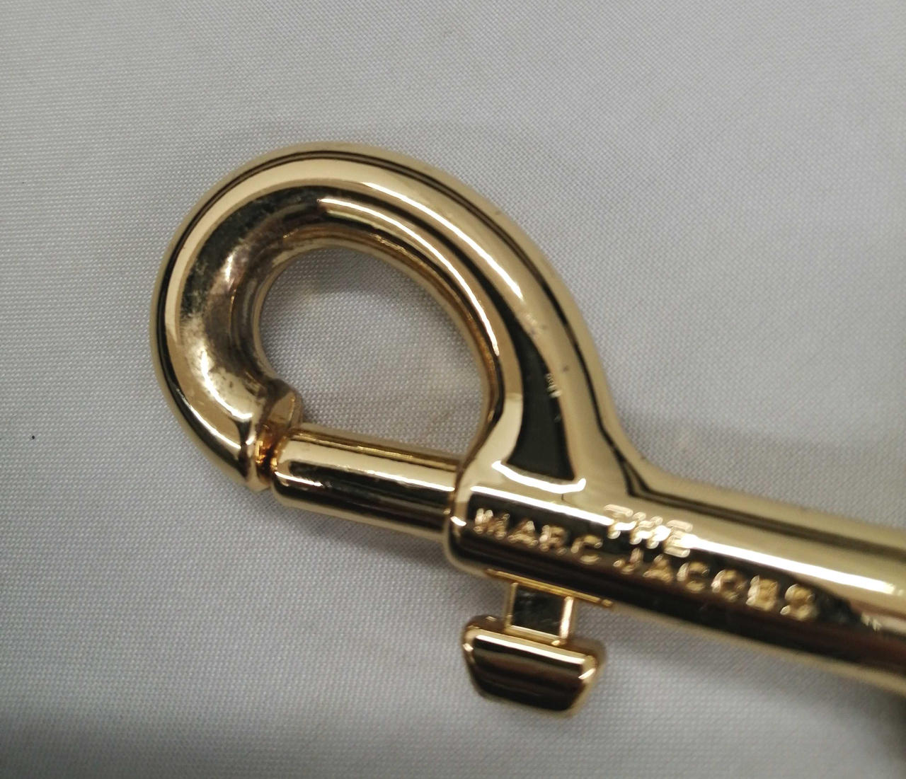 ショルダー金具キズあります。