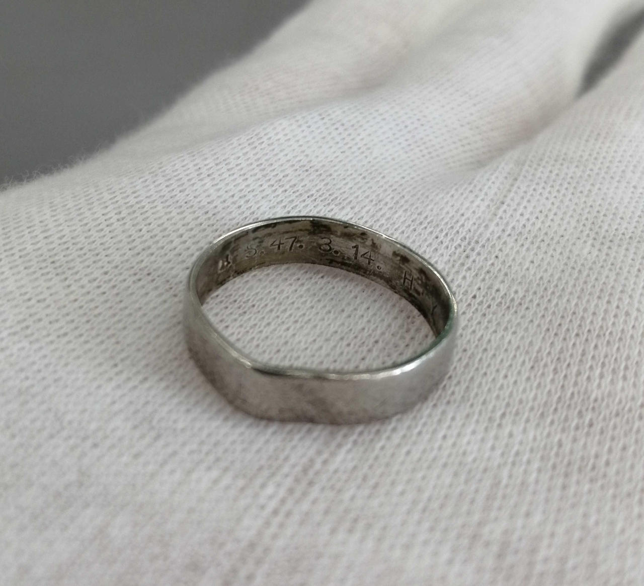 日付、イニシャル入ってます