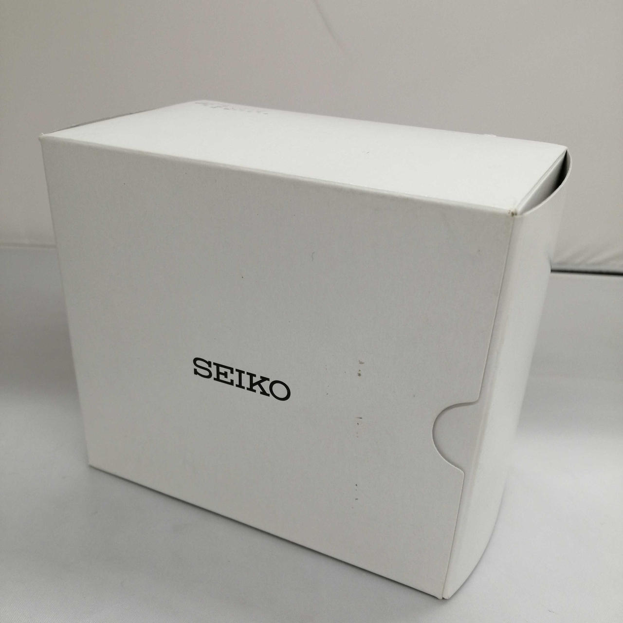 全体的に汚れがあります。