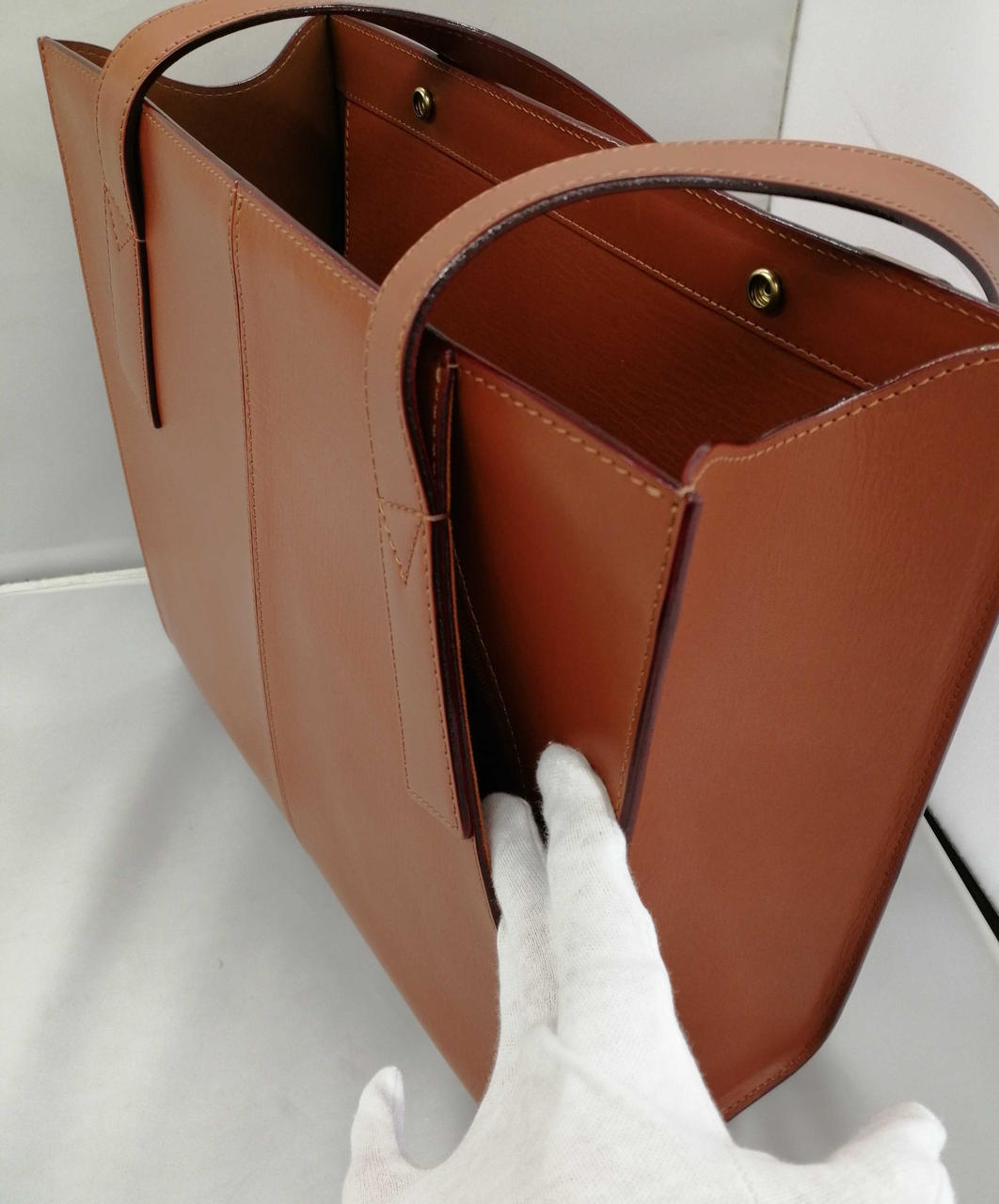 外側に小さいポケットあります