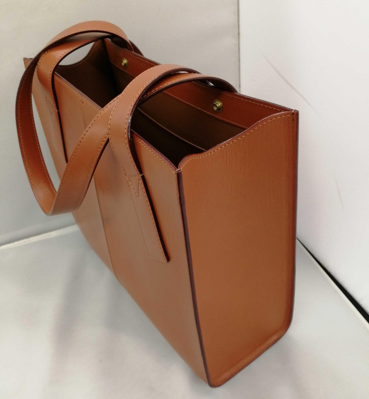 角の擦れなどもなくキレイです