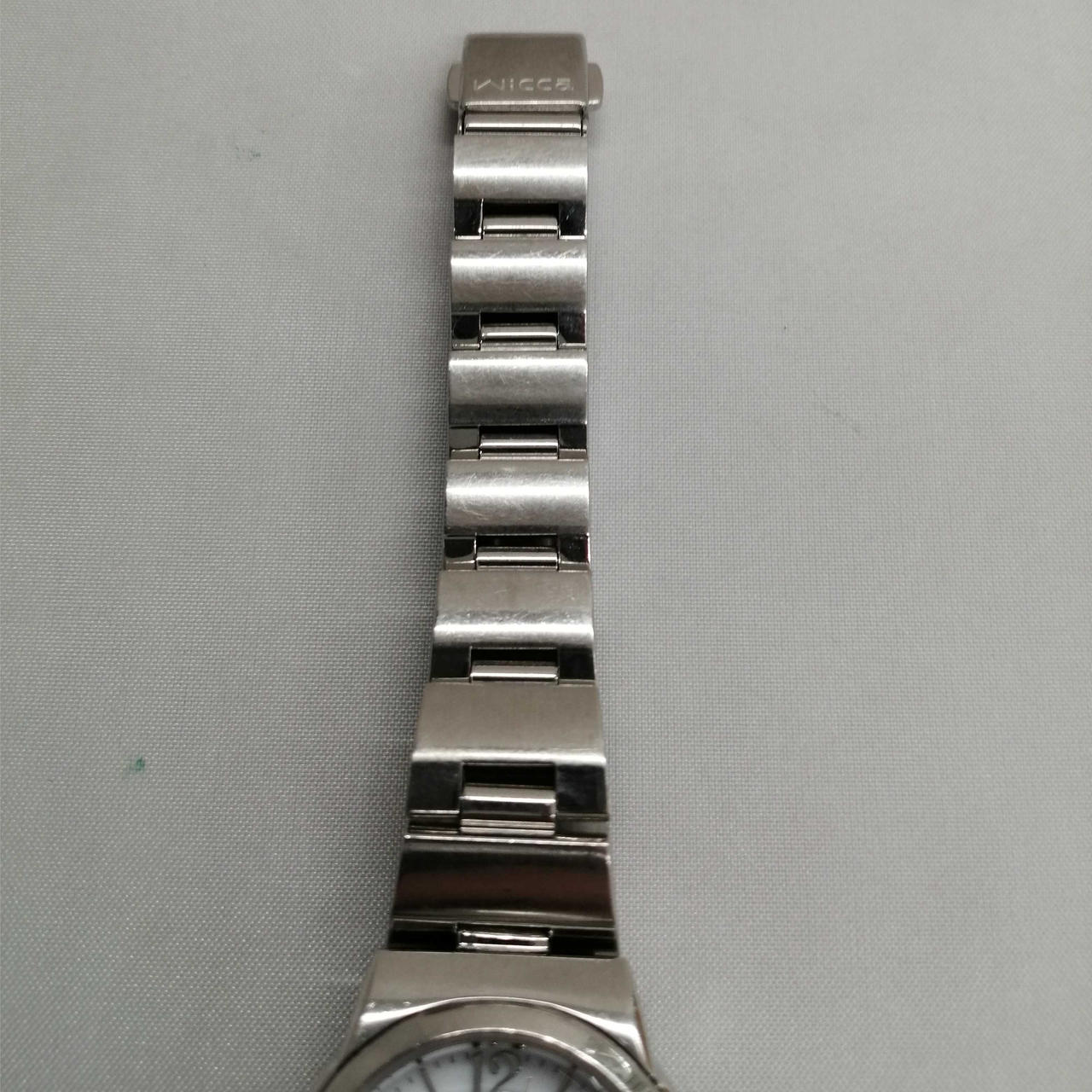 全体的に細かなキズがあります。