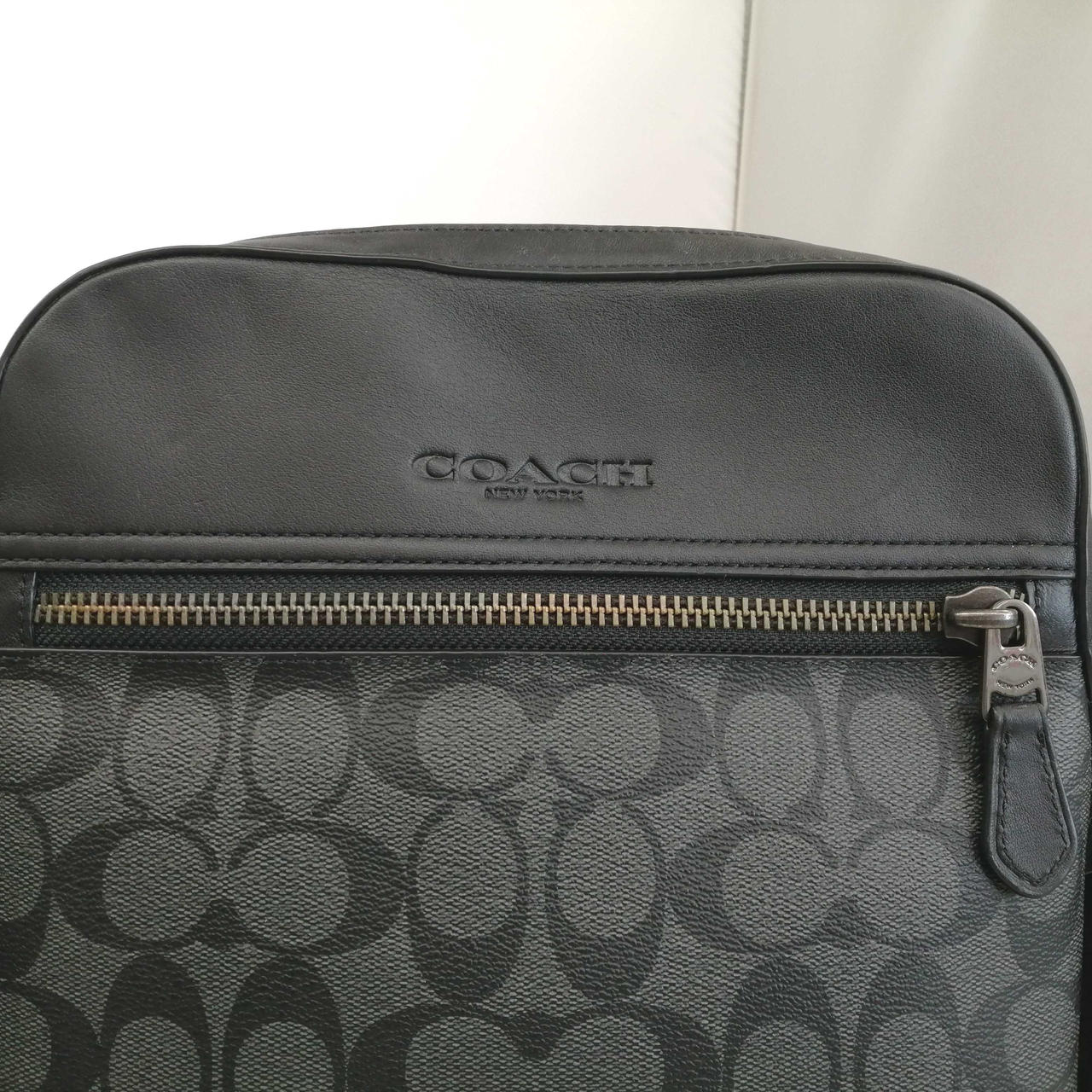 前面ファスナー変色あります