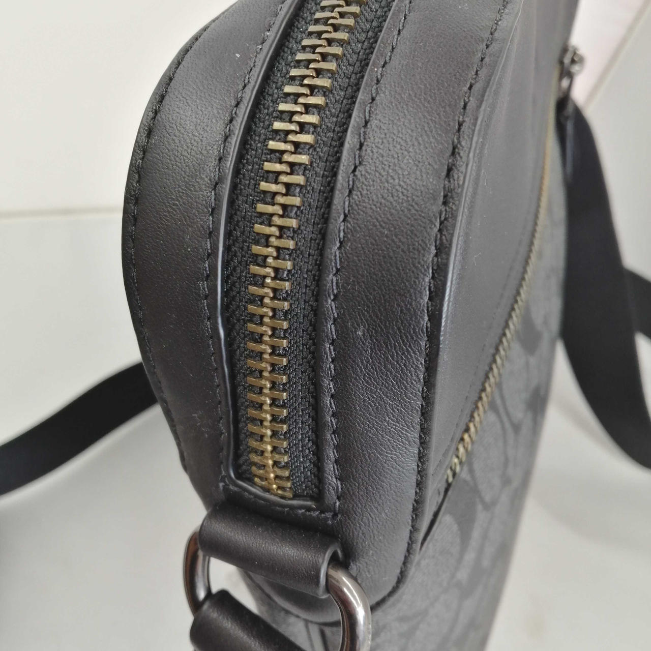 少々白い汚れがあります