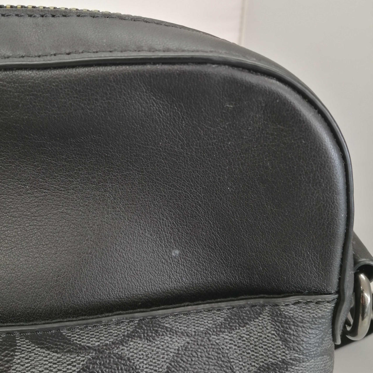 少々白い汚れがあります