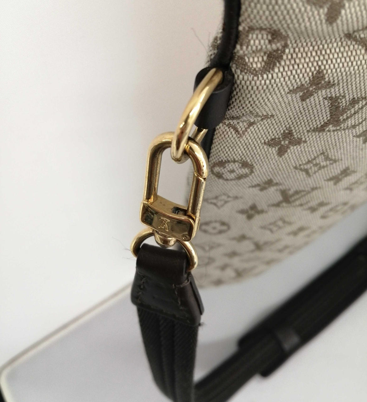 金具にキズ汚れ有り