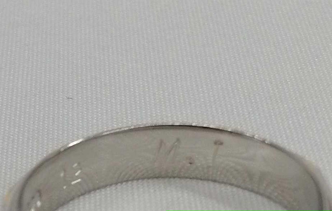 イニシャル刻印あります。