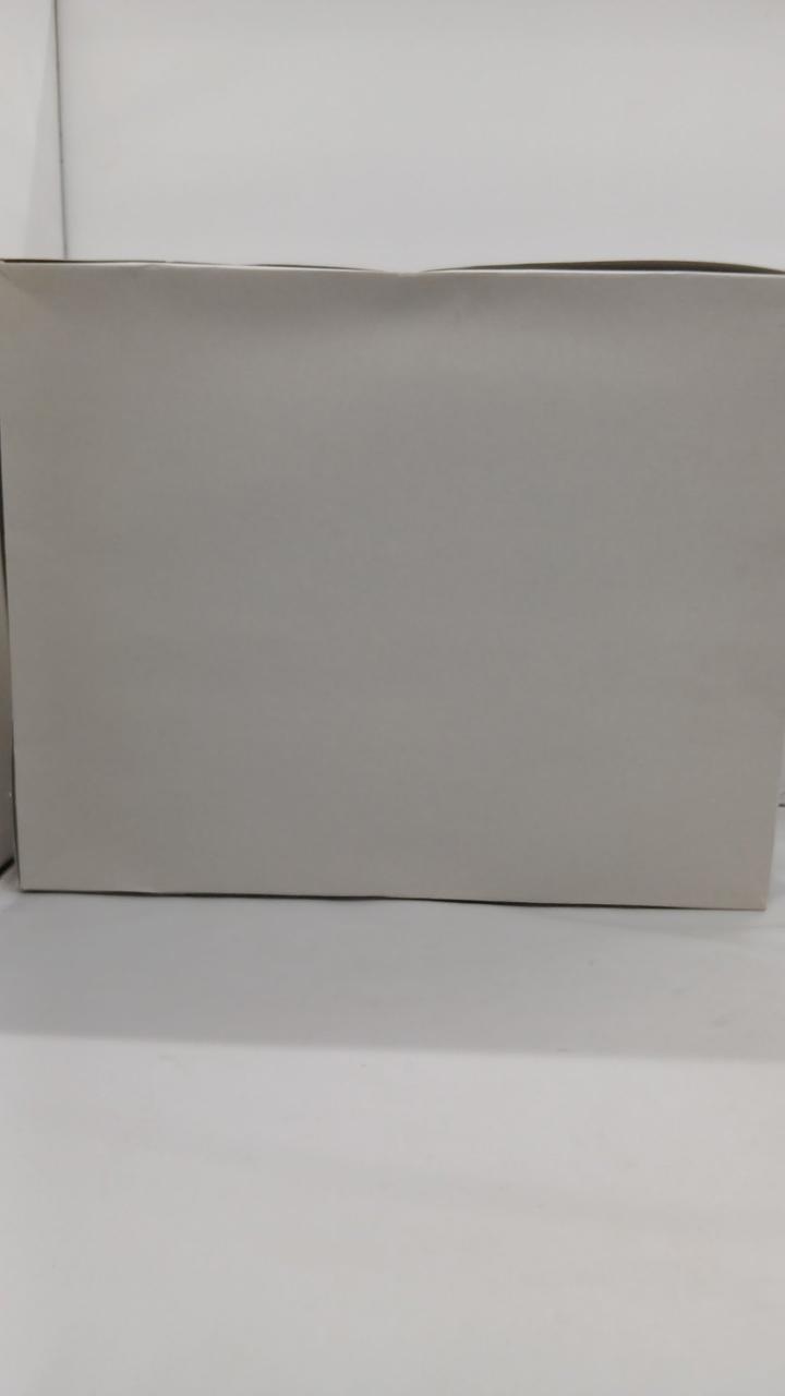 箱にヘコみがございます。