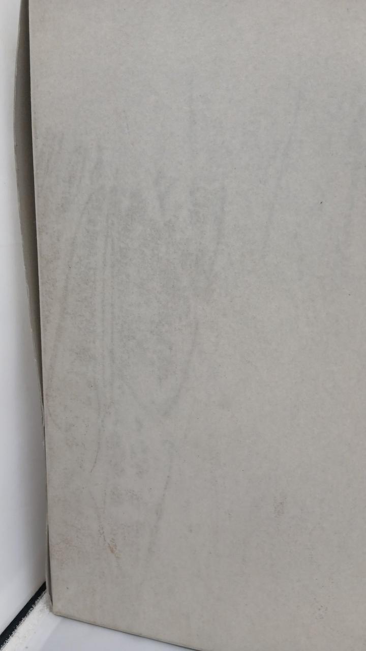 箱に汚れ有ります