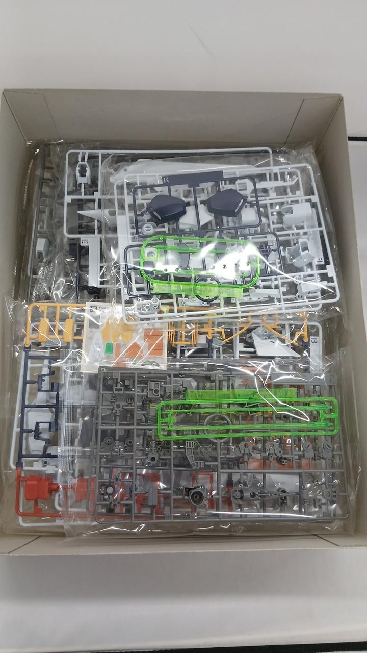 未組み立て品になります。
