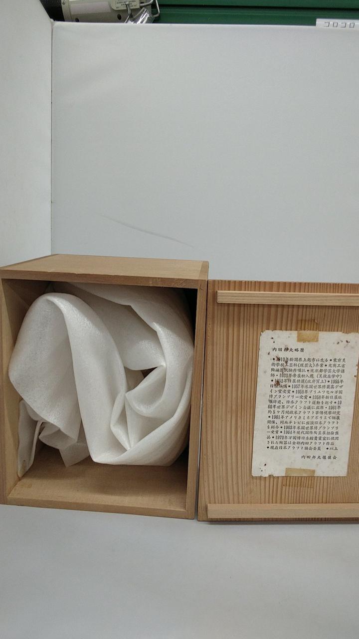 箱にキズや汚れあります