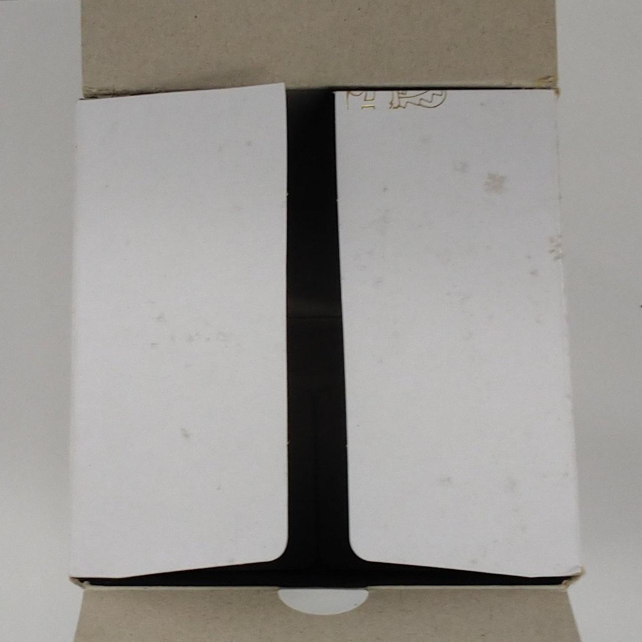 シミ汚れがあります。