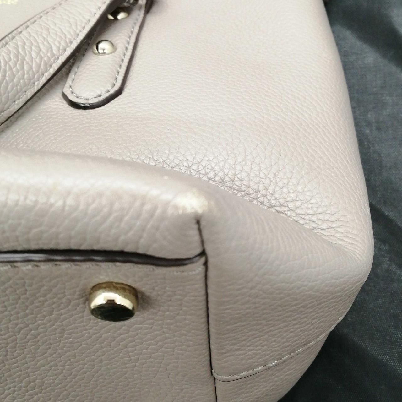 角に傷みあります。