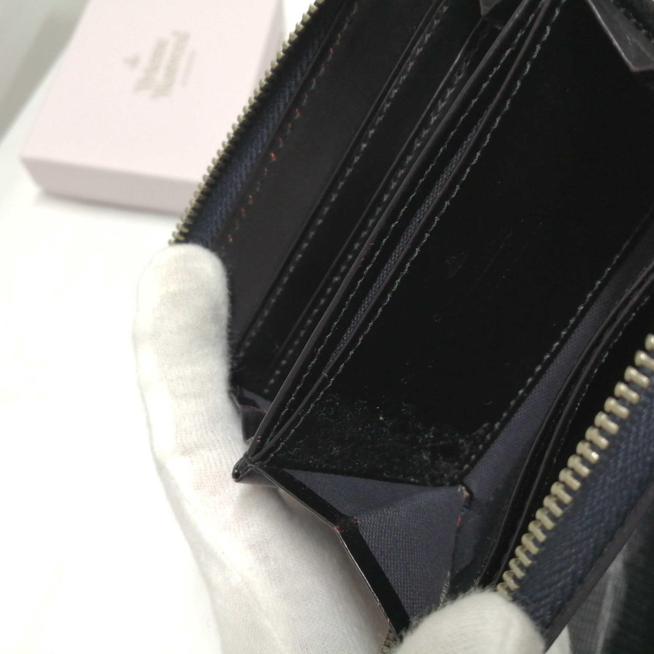 内側にベタつきあります。