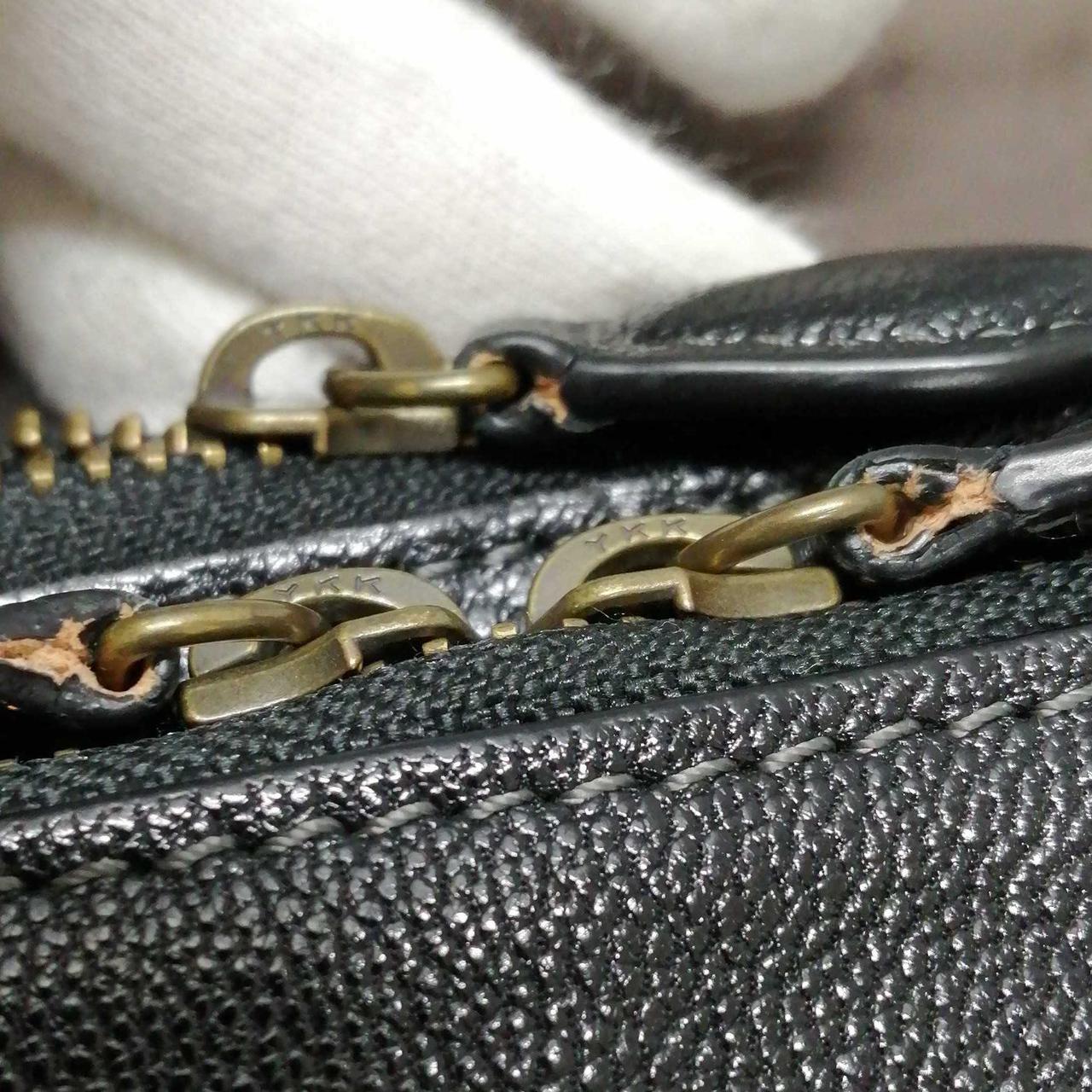 ファスナーつまみイタミ有