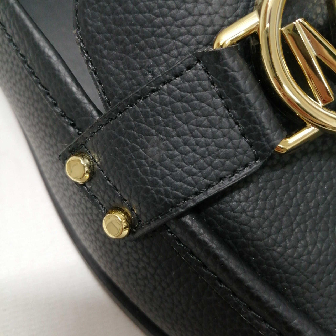 右足外側ストラップ部分スレ