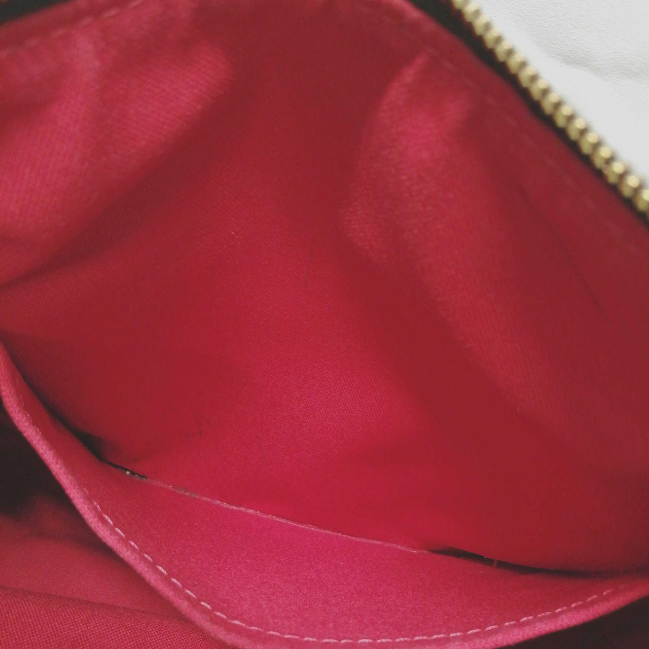 内ポケット、ペン跡有