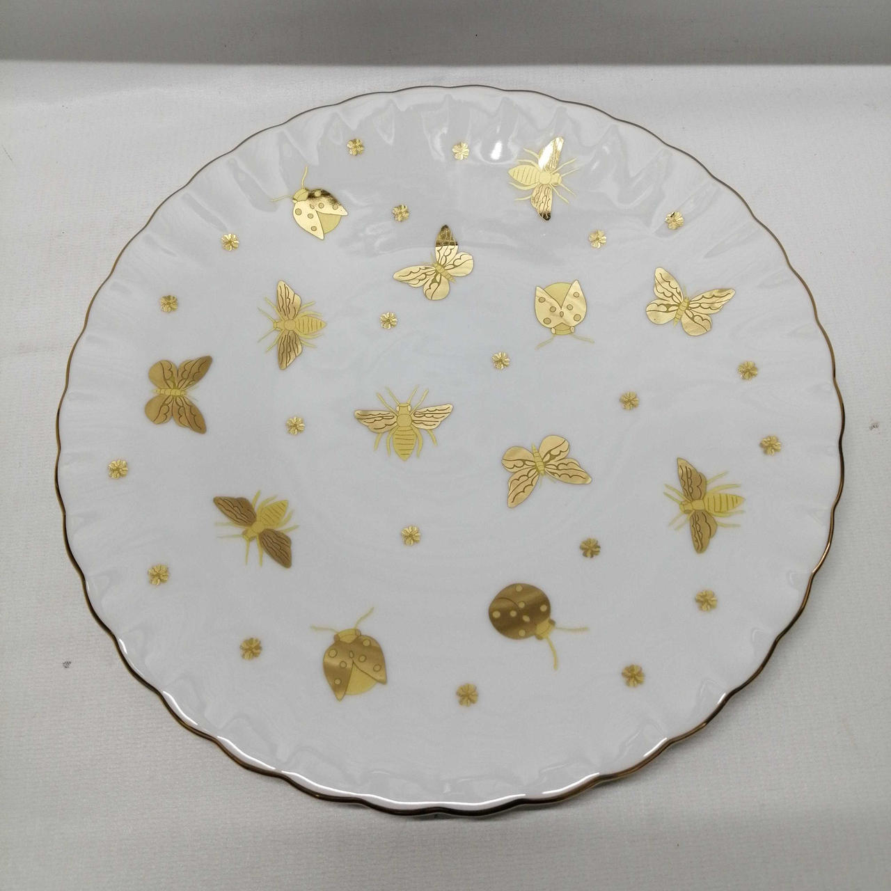 目立ちませんが細かい傷が幾つかあります。