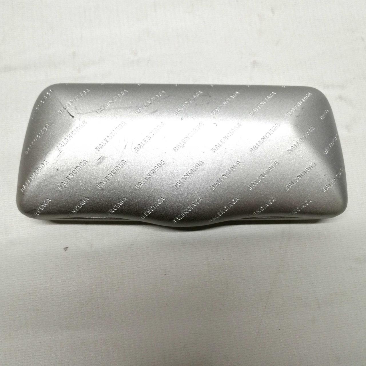 ケースにキズ、イタミあり