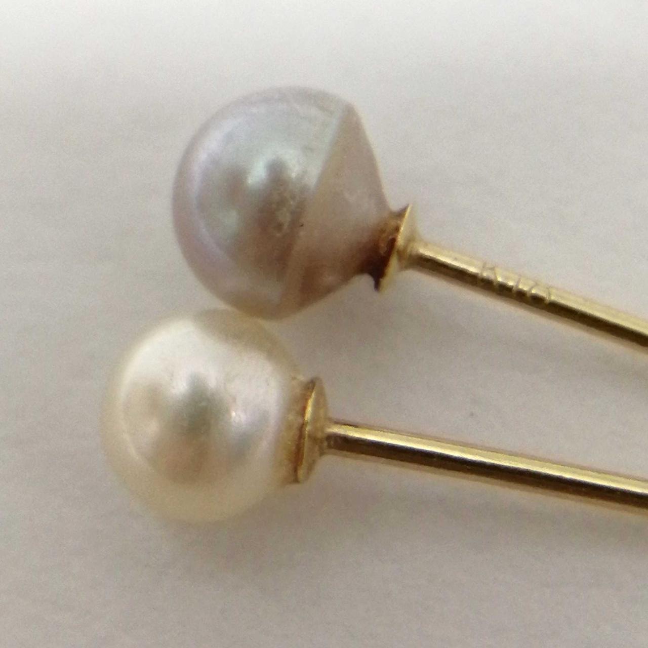 形と色味が違います