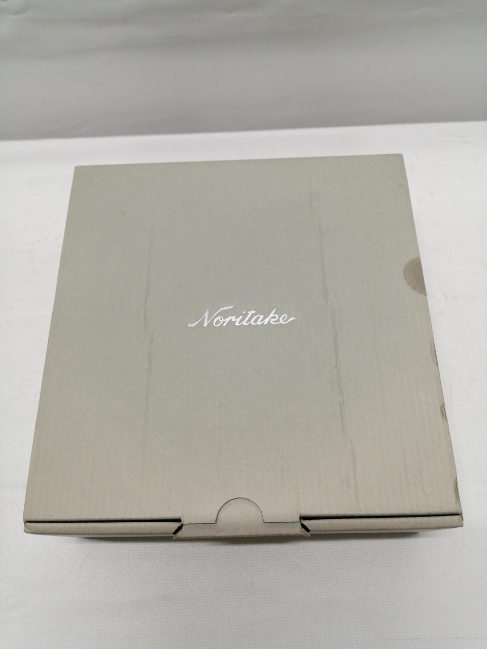 箱、傷み汚れあり。