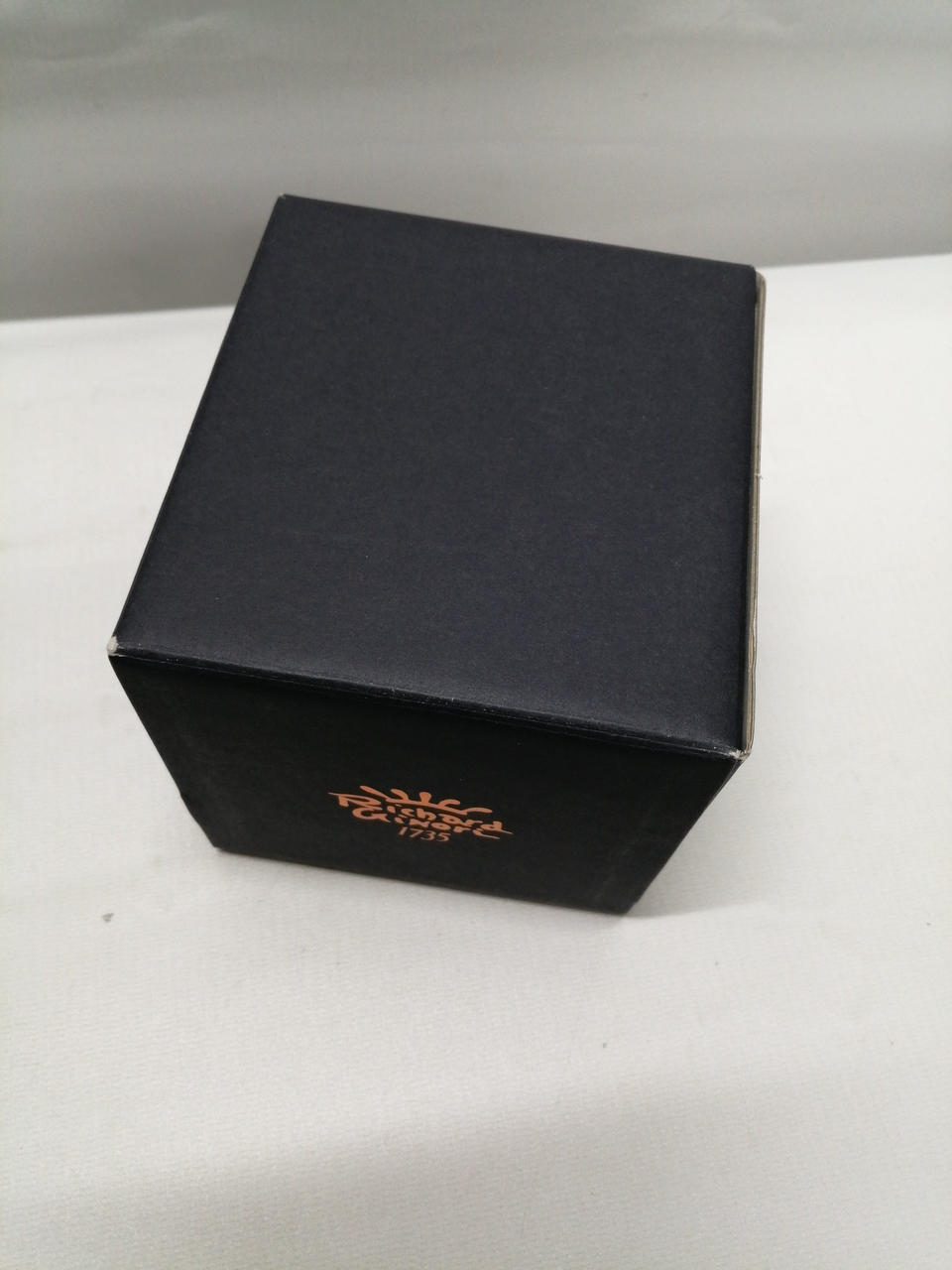 箱、傷みあります。