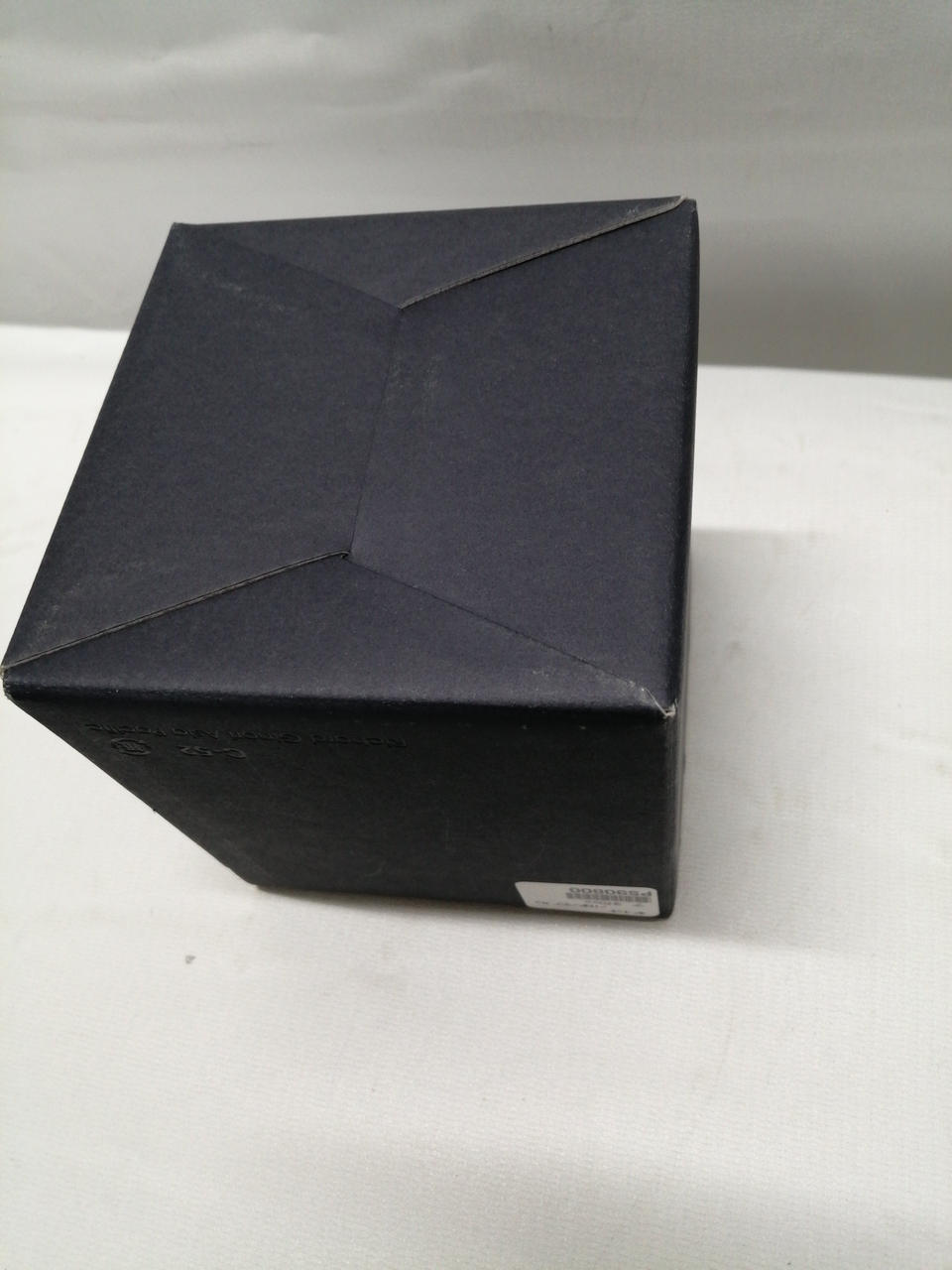 箱、傷みあります。