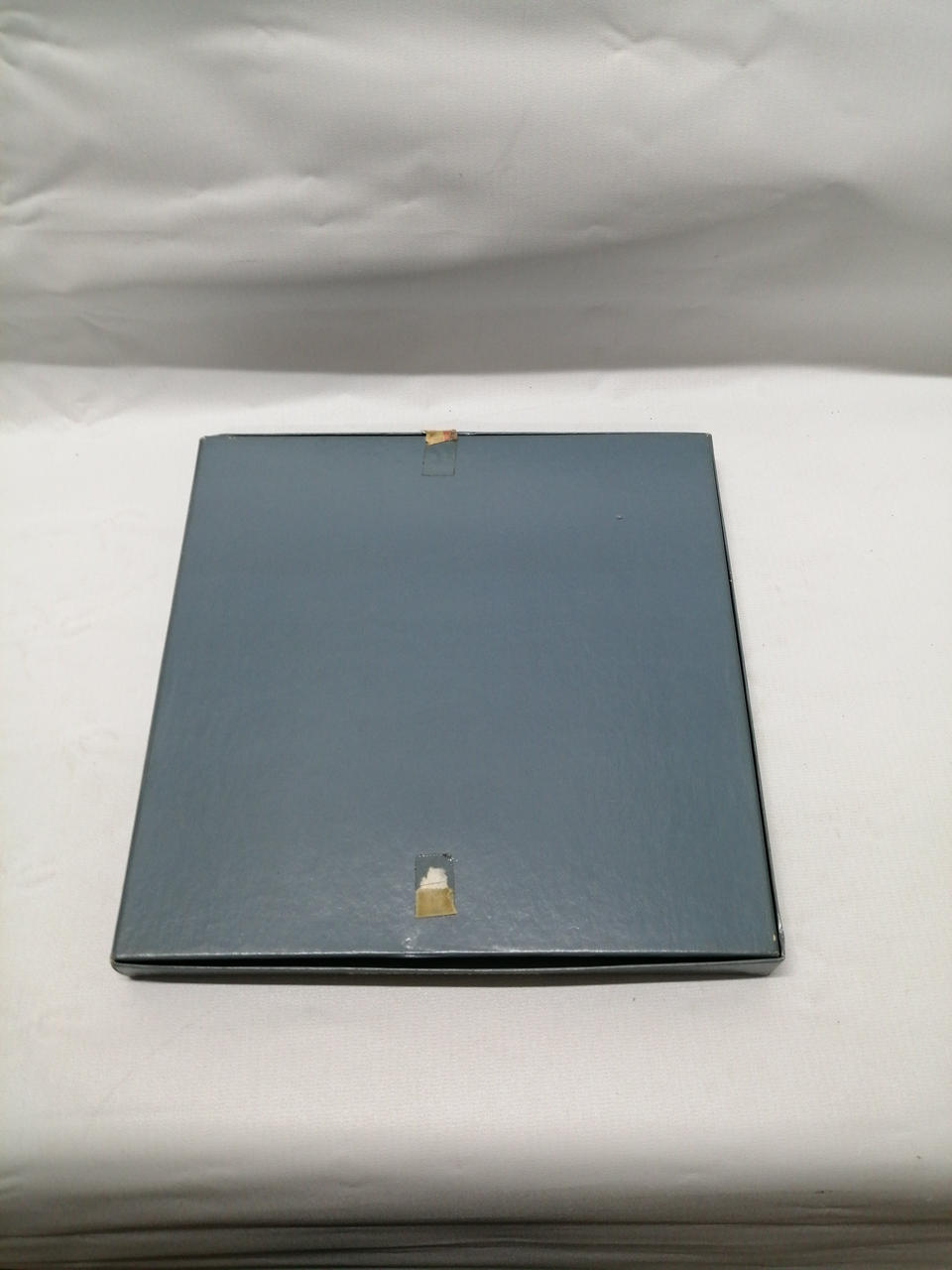 箱、傷みあります。