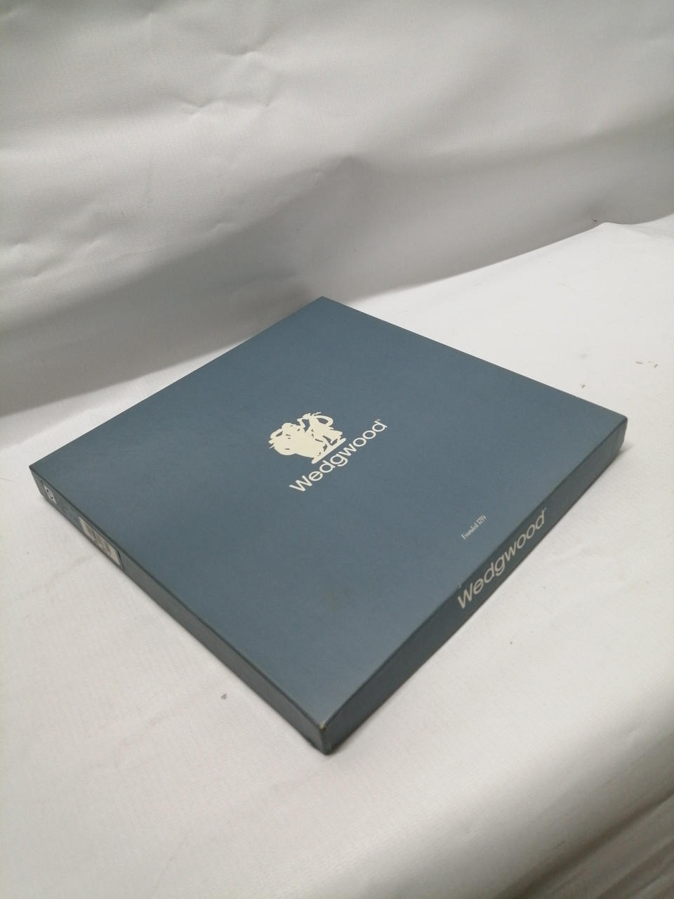 箱、傷みあります。