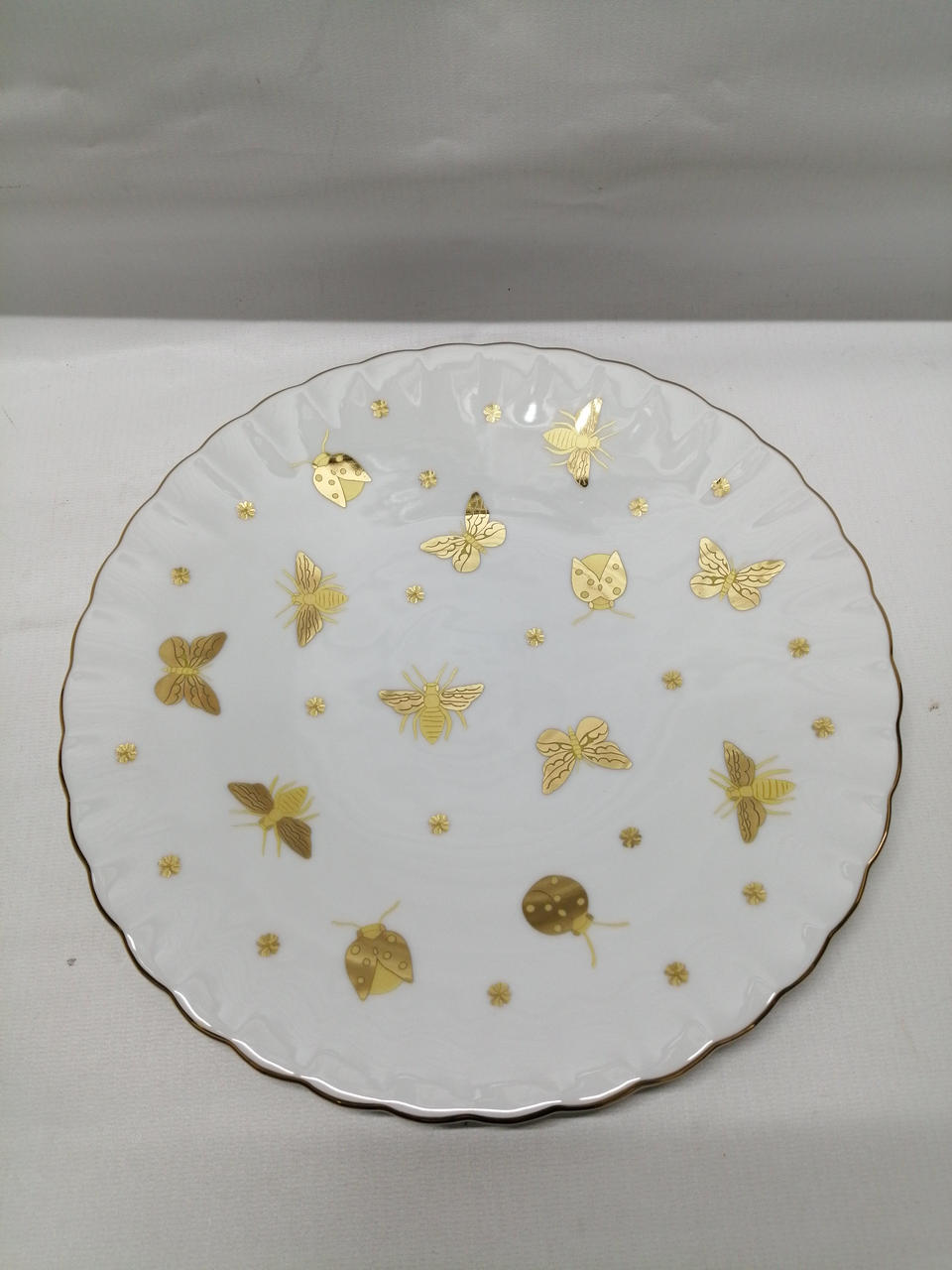 目立ちませんが細かい傷が幾つかあります。