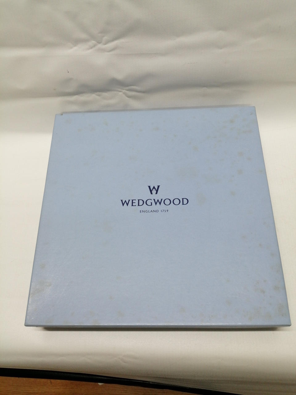 箱、傷み汚れあり。