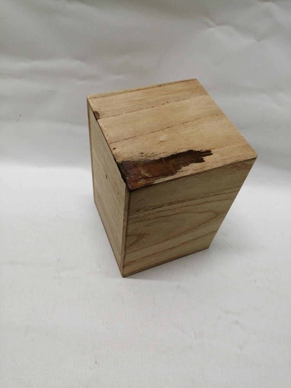 箱、イタミあります。