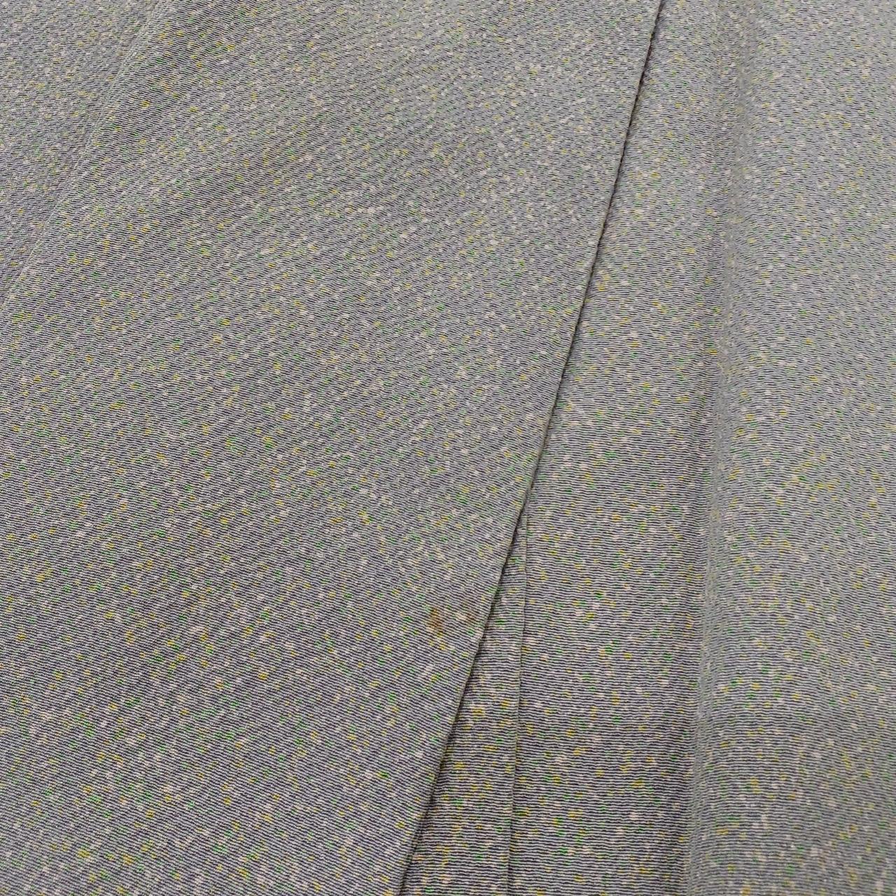 襟元汚れあり