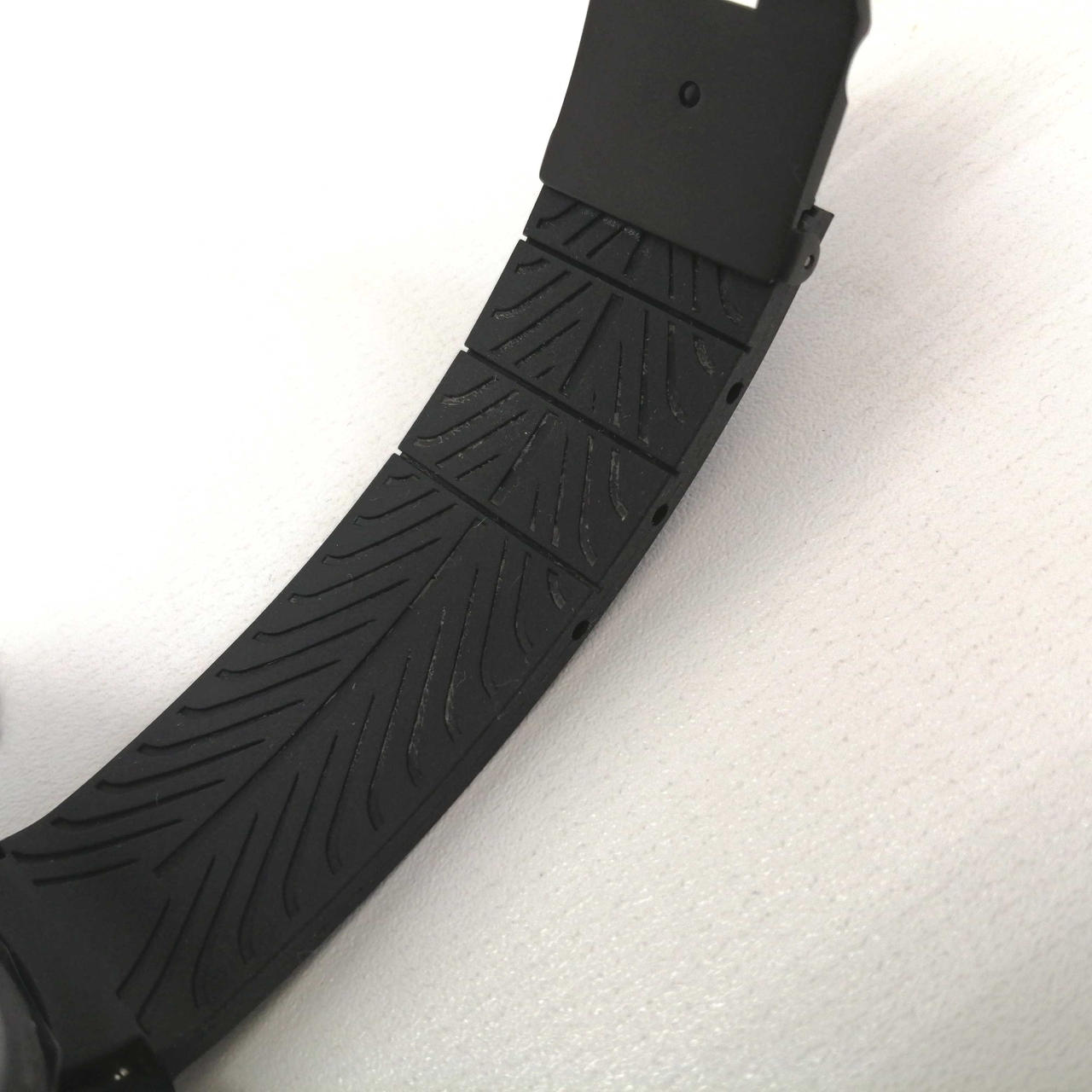 ベルト内側の溝に少々汚れあります