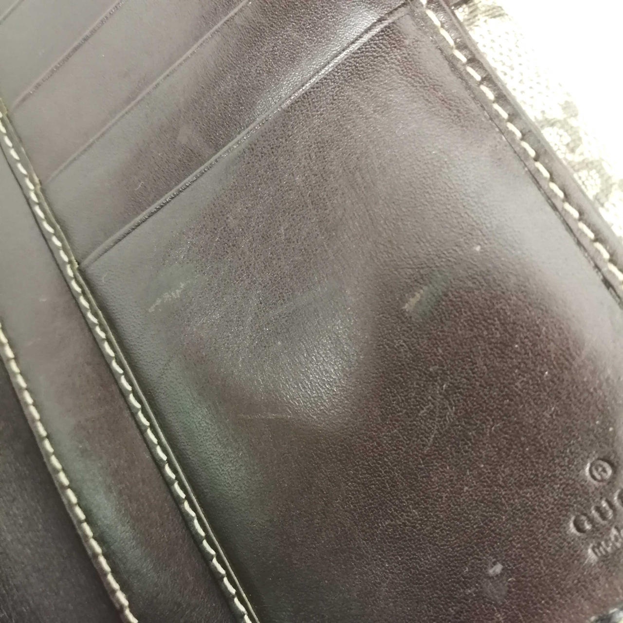 革部全体に細かいキズあり