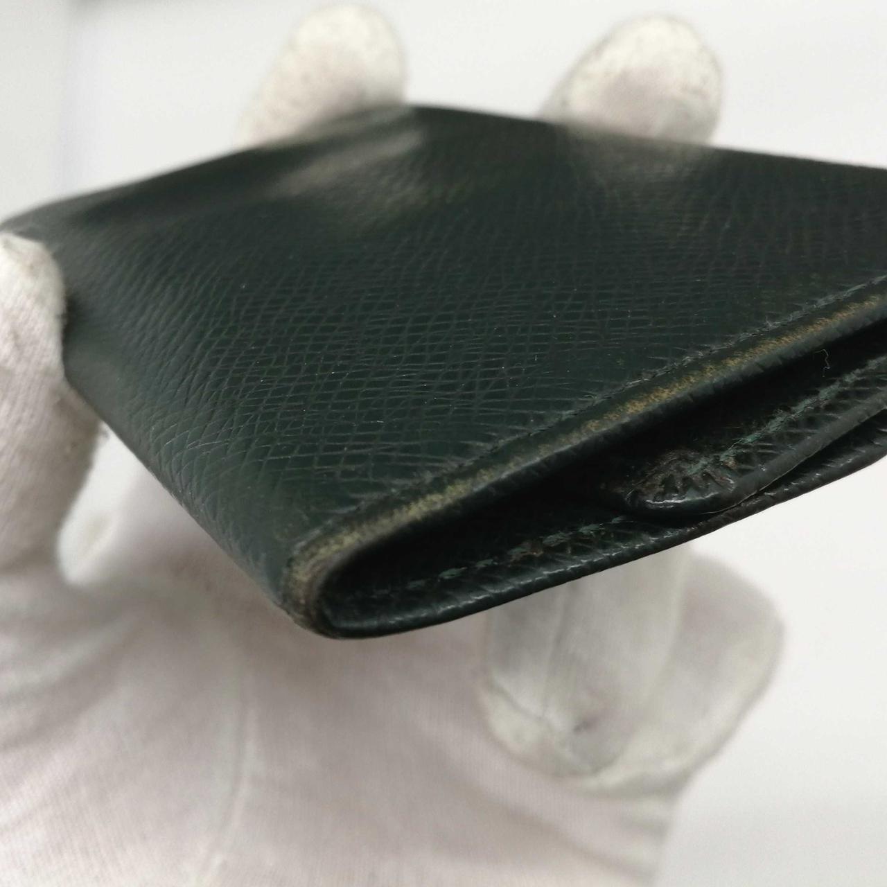 端がスレております。