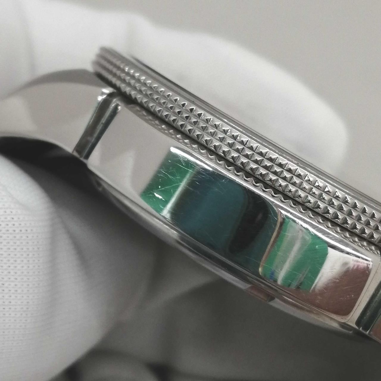 小キズ、へこみあり