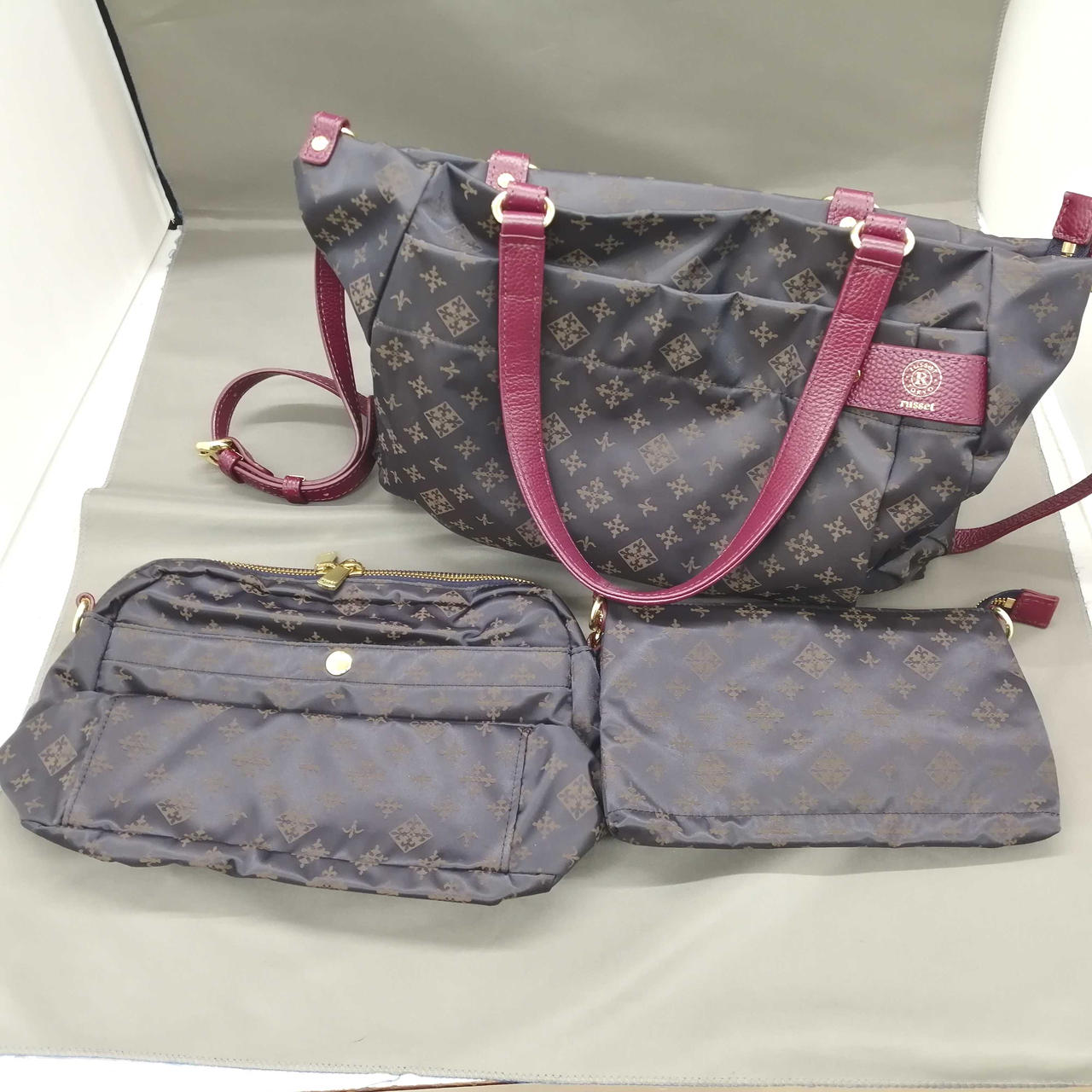 付属品でショルダーバッグが2点付き