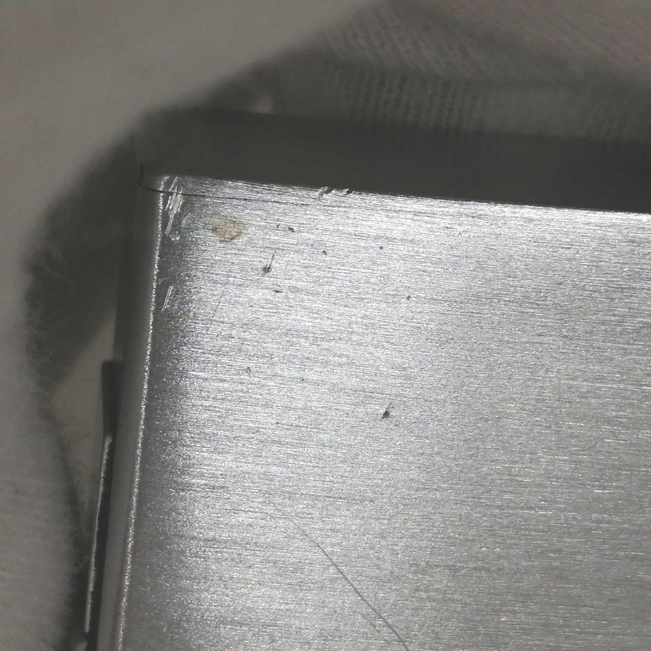 角に細かいキズあり