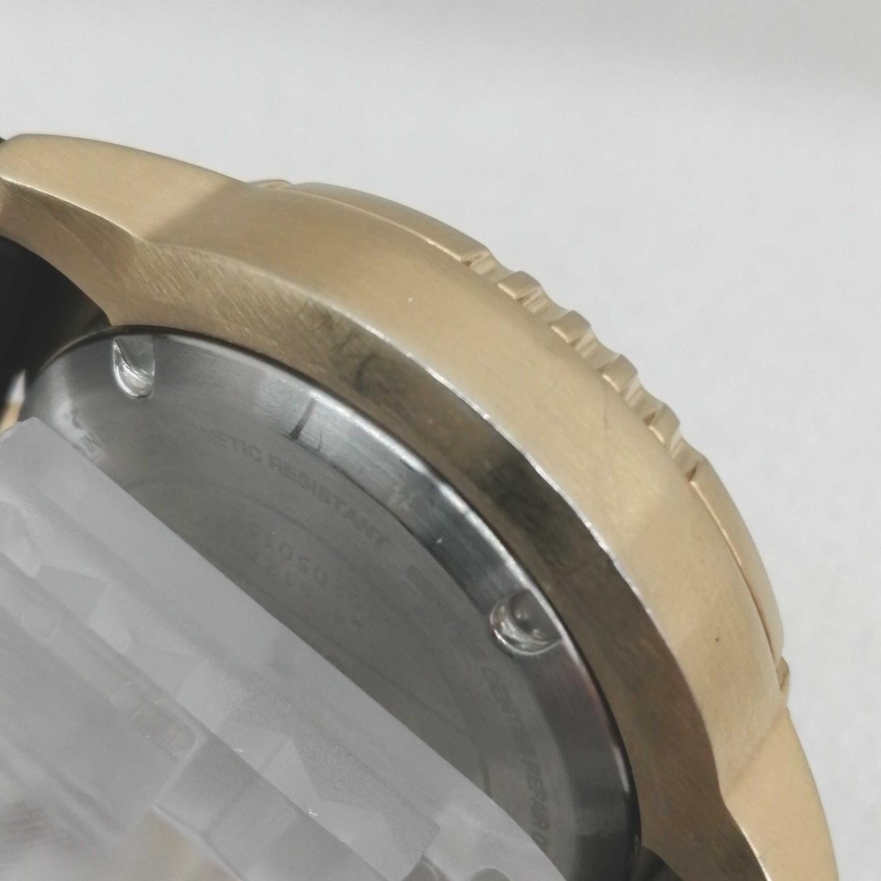 縁に若干色褪せあり