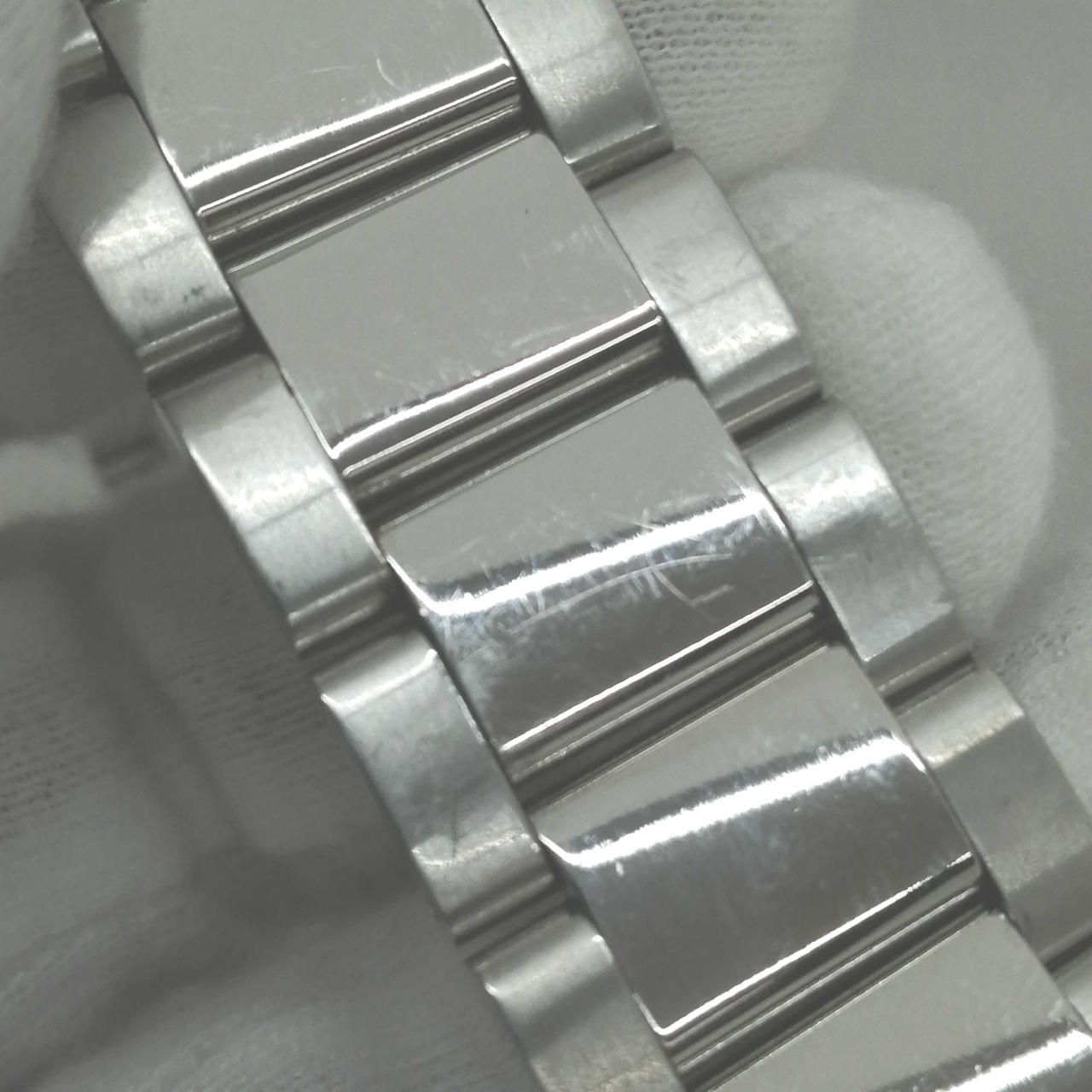 ベルトに若干キズあり