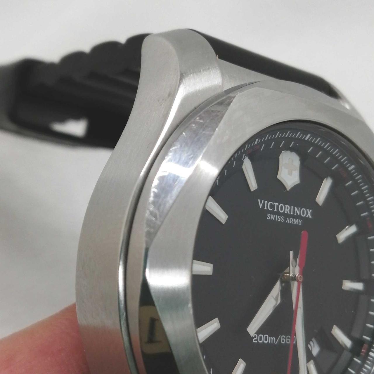 ベゼルに少々キズあり