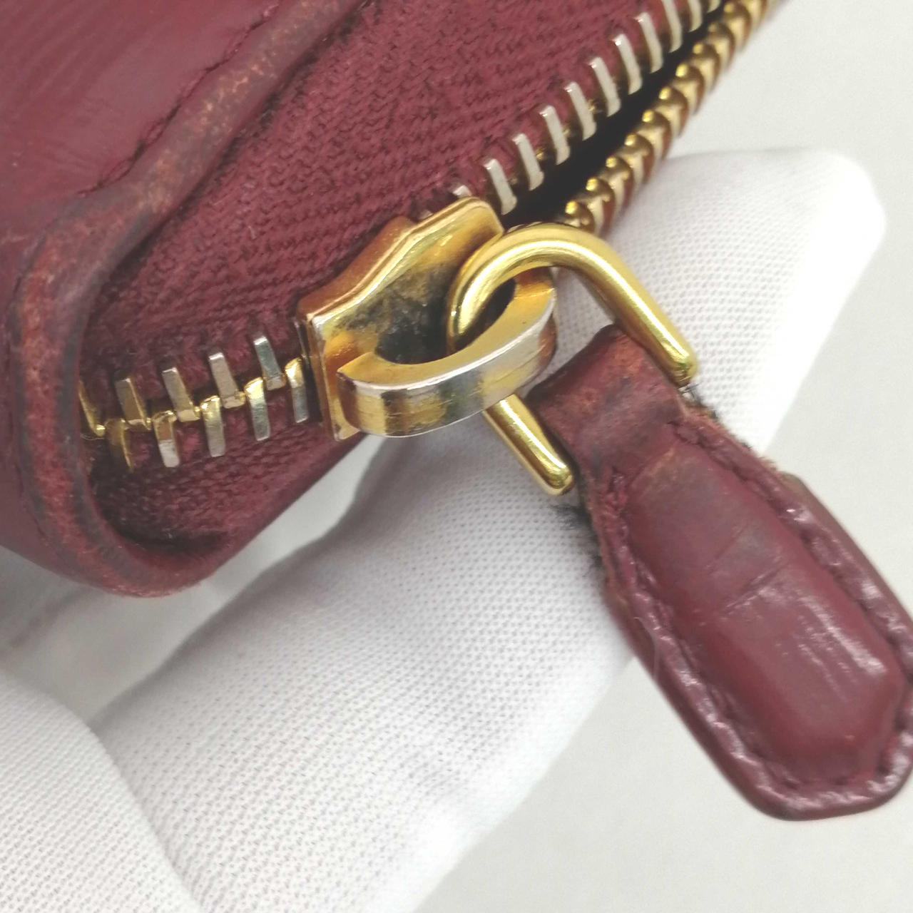 金具各部に色褪せあり