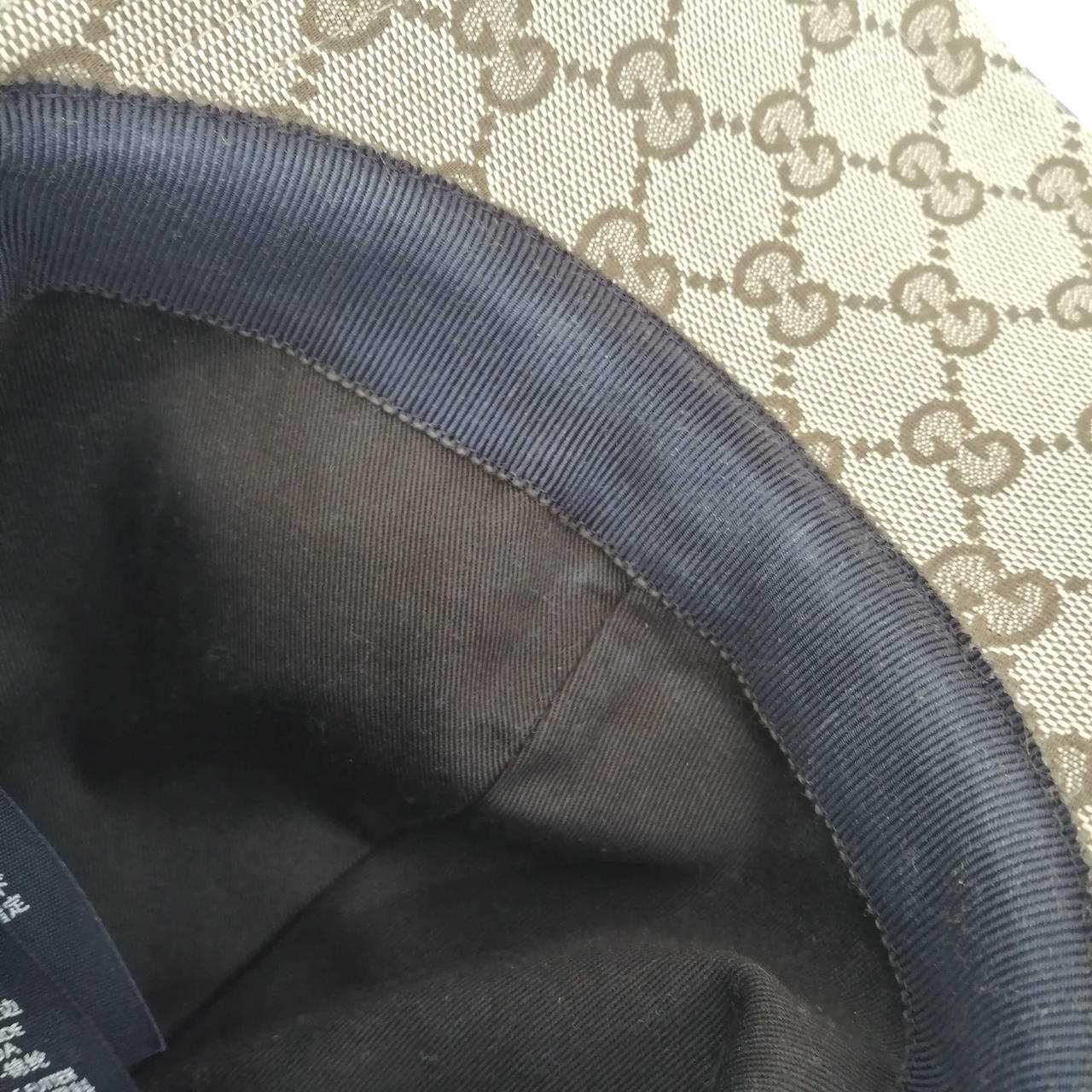 縁前側に汚れあり