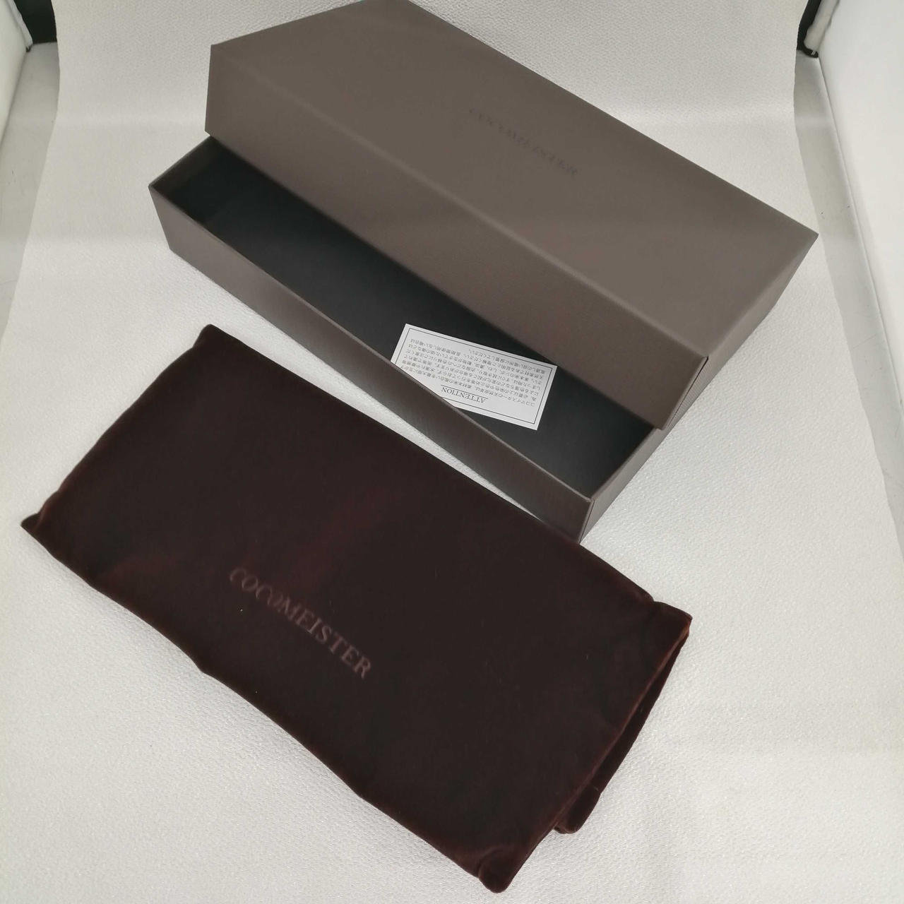 箱、保護袋付き