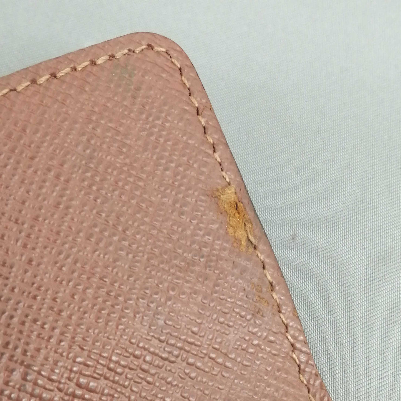 縁縫製部にダメージあり
