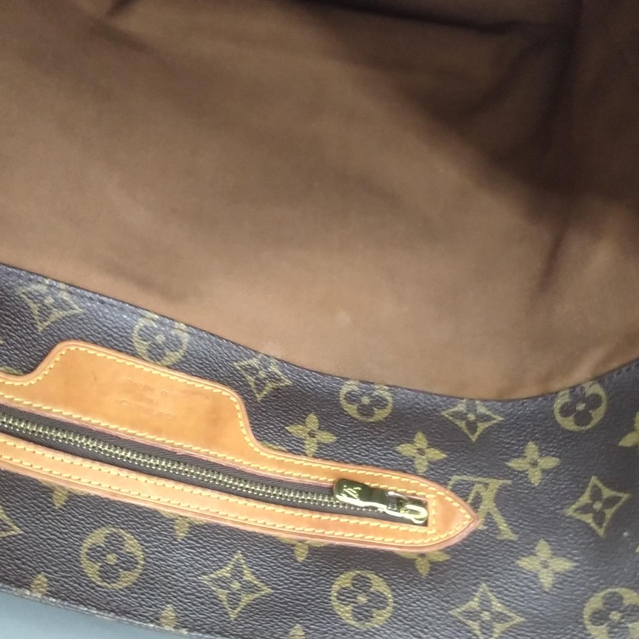 内側にスレ、汚れあり