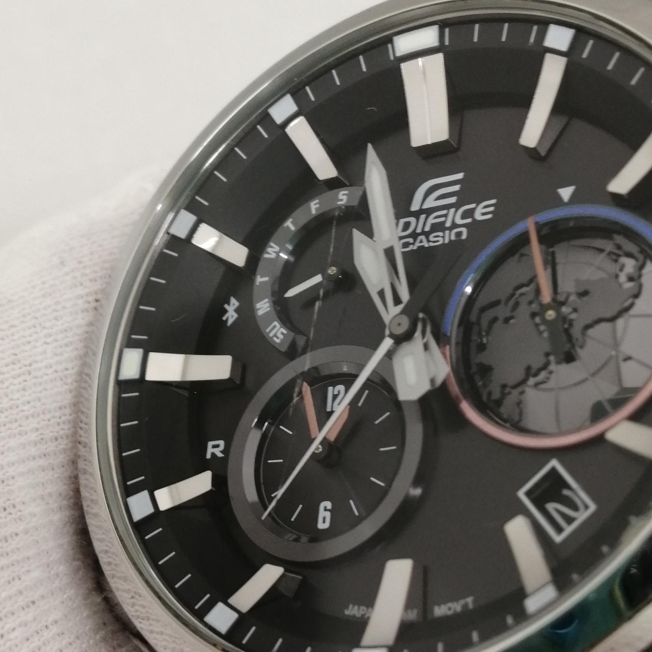 風防に傷がございます