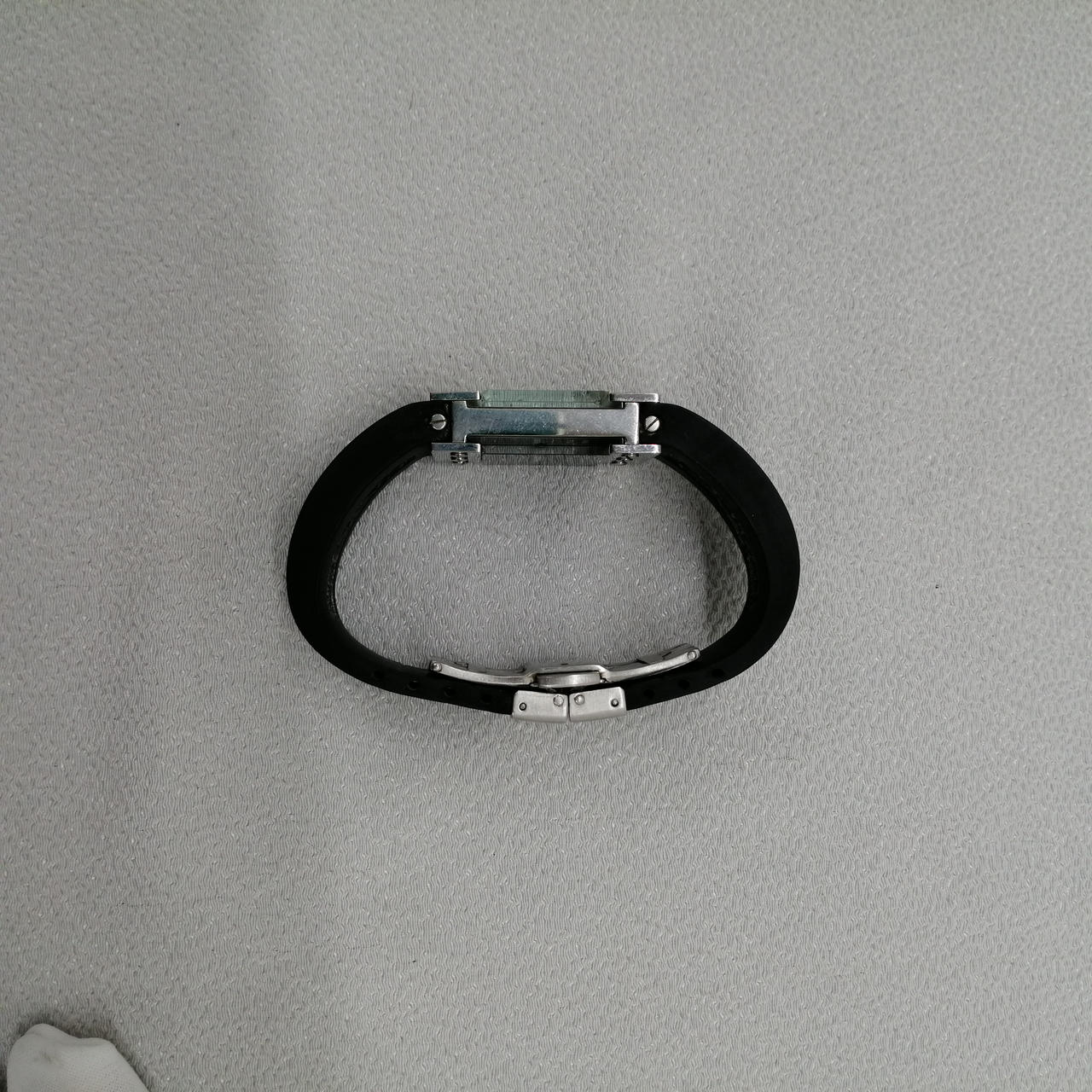 楕円形にクセがついています